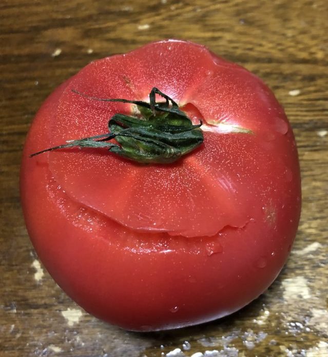 トマト湯むきヘタ切り込み